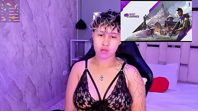 Customizable and immersive: Energize your taste buds and checkout our delicious choice of amateur cams liveshows with excited livestreamers getting their sweet physiques pounded with their beloved vibrating toys.