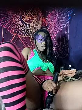 TheeVENUSNoir from StripChat is Freechat