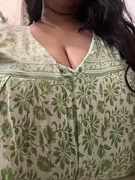 ThickkDesiDoLL from StripChat is Freechat