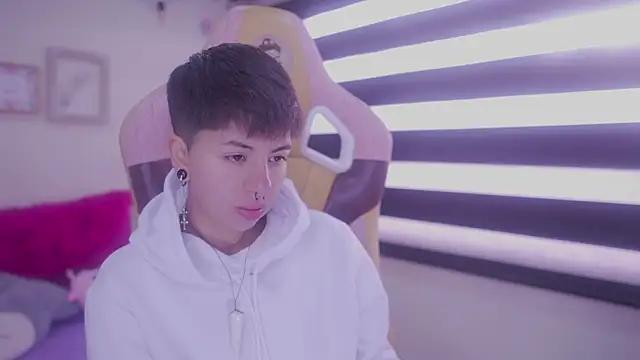tommy_blue from StripChat