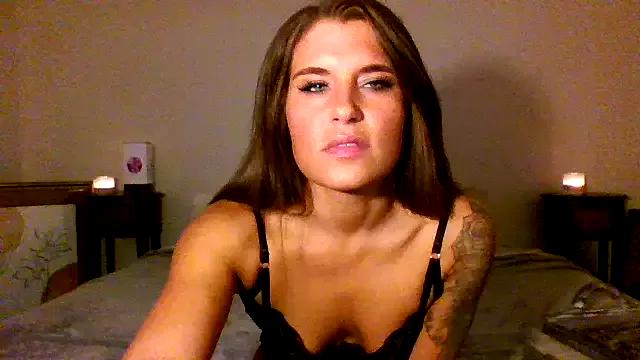 Toni_Quinn from StripChat is Freechat