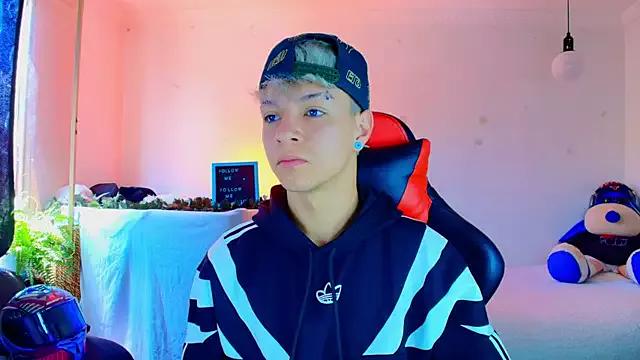 Customizable and immersive: Energize your taste buds and checkout our delicious choice of amateur cams liveshows with excited livestreamers getting their sweet physiques pounded with their beloved vibrating toys.