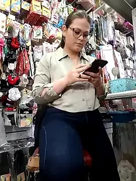 Photos of Vale_Saenzz from StripChat is Freechat
