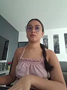Valen_Rosse from StripChat is Freechat