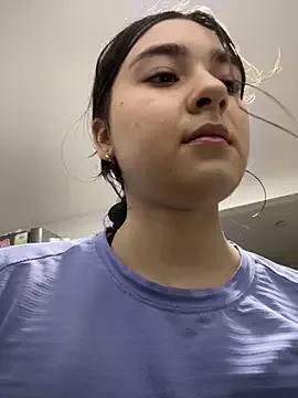 Valentina_ro from StripChat is Freechat