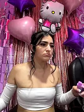 Customizable and immersive: Energize your taste buds and checkout our delicious choice of amateur cams liveshows with excited livestreamers getting their sweet physiques pounded with their beloved vibrating toys.