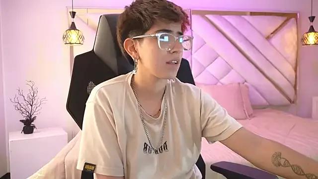 Customizable and immersive: Energize your taste buds and checkout our delicious choice of amateur cams liveshows with excited livestreamers getting their sweet physiques pounded with their beloved vibrating toys.