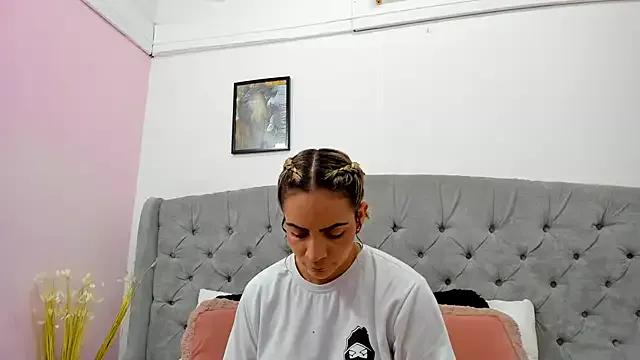 Valesskahall from StripChat is Freechat