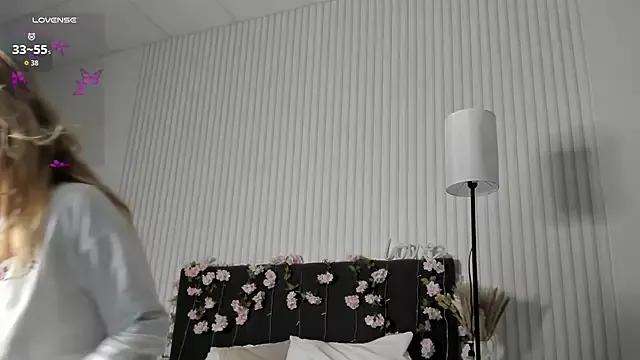 Customizable and immersive: Energize your taste buds and checkout our delicious choice of amateur cams liveshows with excited livestreamers getting their sweet physiques pounded with their beloved vibrating toys.