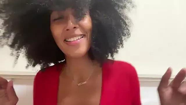Vaylisse from StripChat is Freechat
