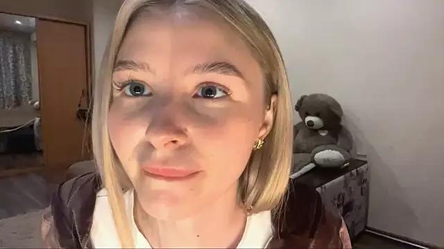 VictoriaMystery from StripChat is Freechat