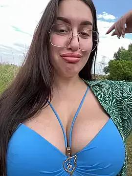 VikiDemini from StripChat is Freechat