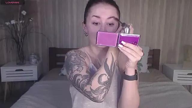 VioletCatt from StripChat is Freechat