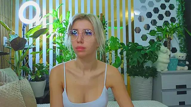 Customizable and immersive: Energize your taste buds and checkout our delicious choice of amateur cams liveshows with excited livestreamers getting their sweet physiques pounded with their beloved vibrating toys.