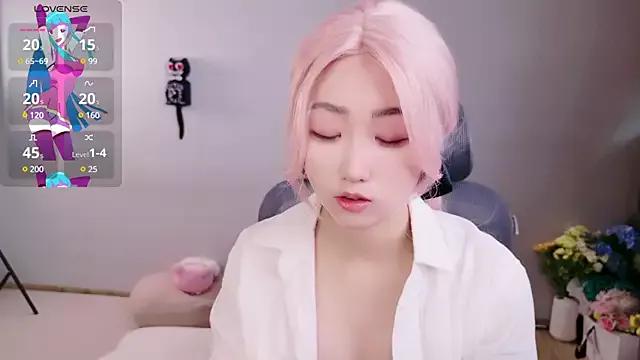 winter11 from StripChat is Freechat