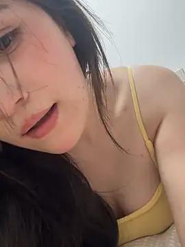 Xiaomaomi-12345 webcams show profile image 