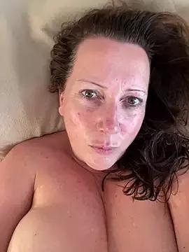 xsexycurvymilf from StripChat is Freechat
