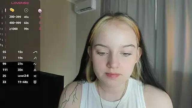 youngloveexe from StripChat is Freechat