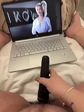 yourcutesarah from StripChat is Freechat