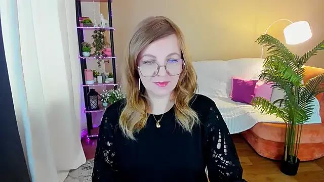 YourUniverser from StripChat is Freechat