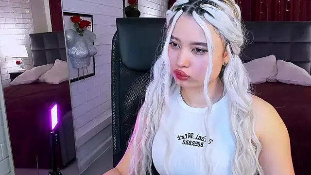 YunaLovesi from StripChat is Freechat