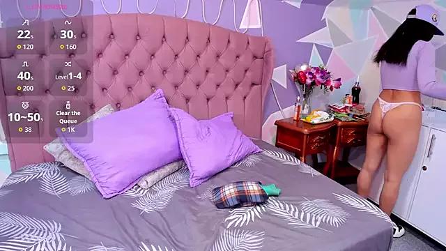 ZaharaSkylar from StripChat is Freechat