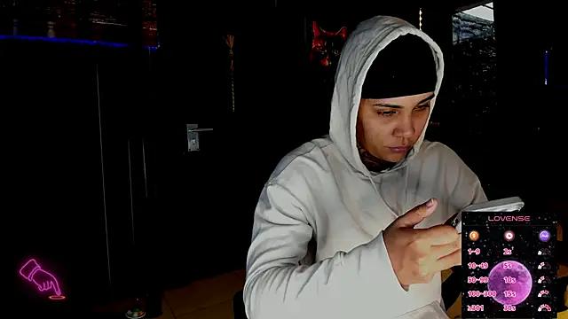 ZhoeStrong from StripChat is Freechat