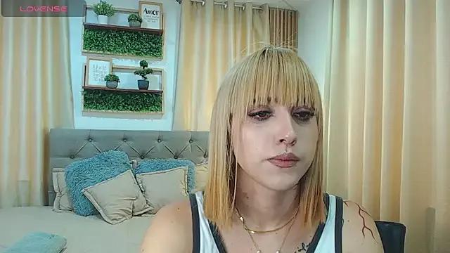zohet_kriss from StripChat is Freechat