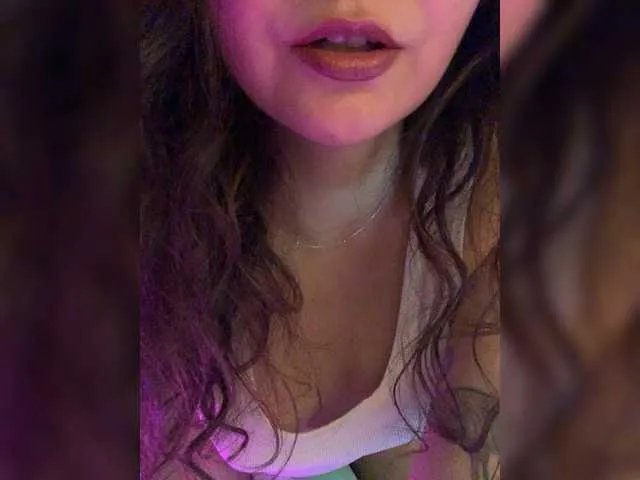 Freechat FeeBee on BongaCams