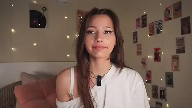 Freechat EditaBails on StripChat