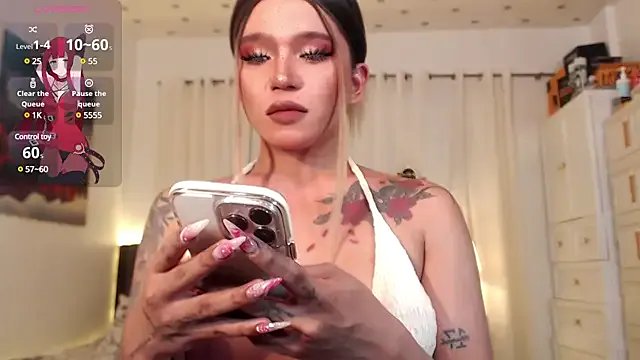 Evalyn_Shemale on StripChat