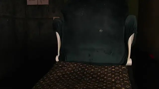 FlexibleYassi on StripChat