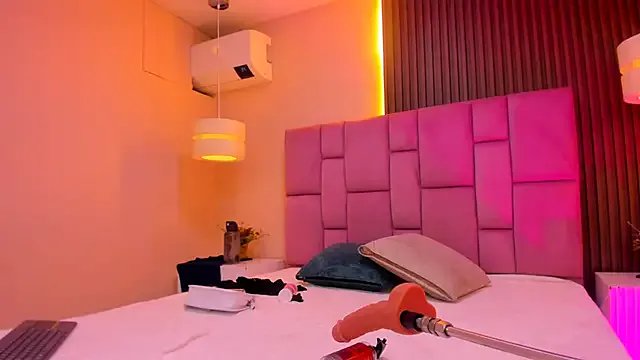 lux_bitchx — Finger in my hot ass+oil