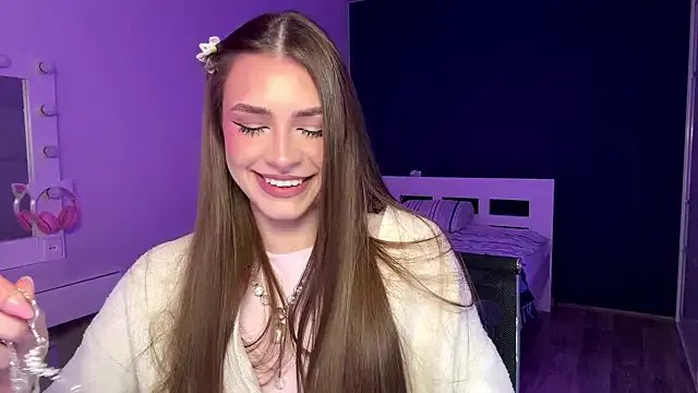 MachelleSpader — slowly & passionately eating an apple