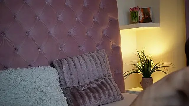 MaiaMini on StripChat